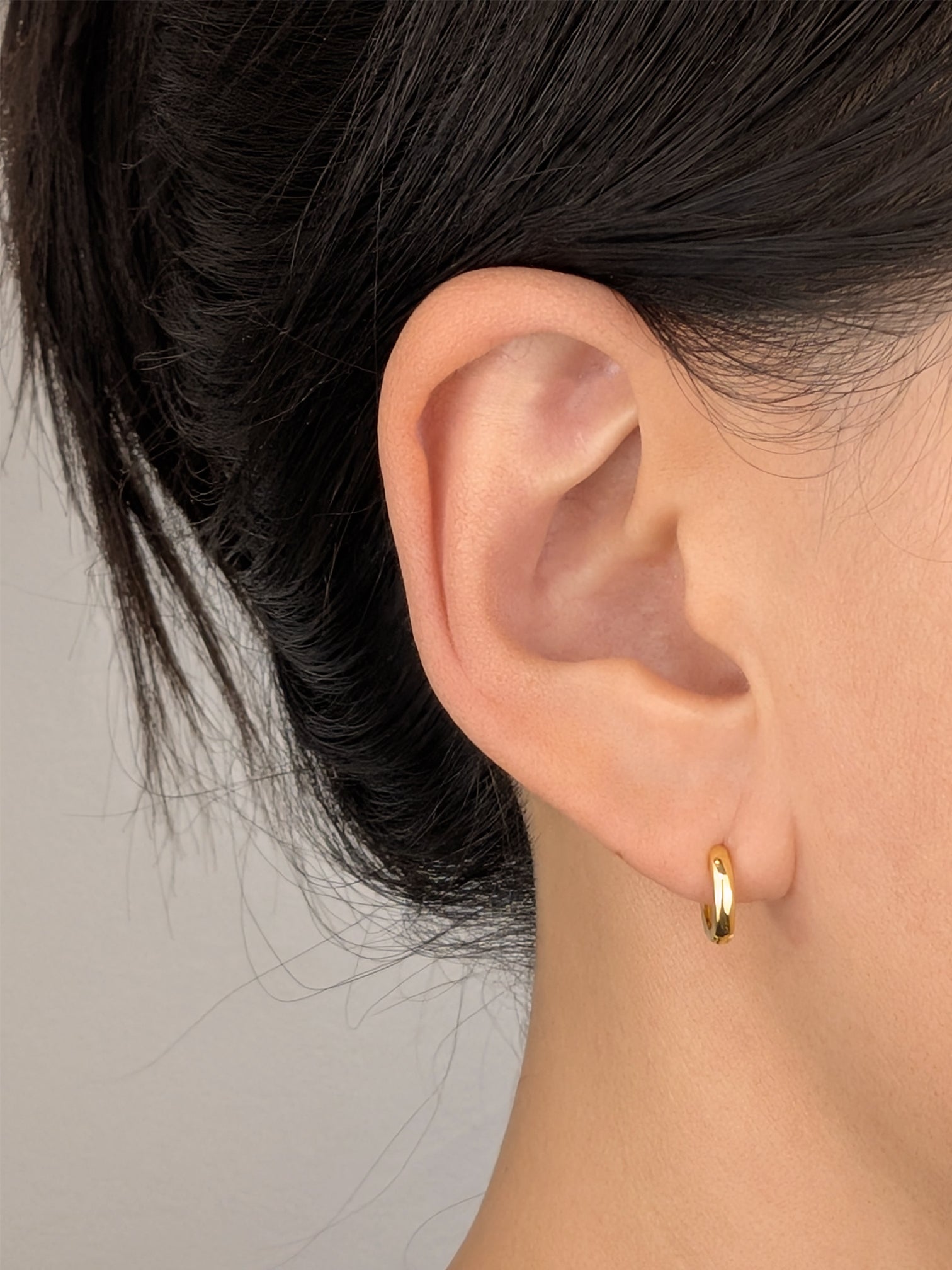 FAVES Hailey 18K gold plated small hoop earrings on model, waterproof and hypoallergenic