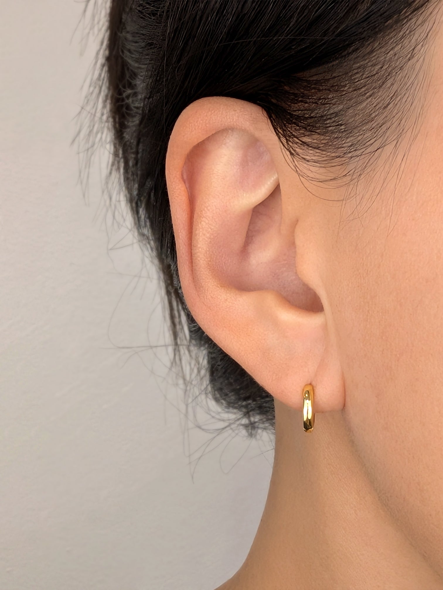 FAVES Hailey minimal gold hoop earrings 18K gold plated, tarnish-resistant and nickel-free