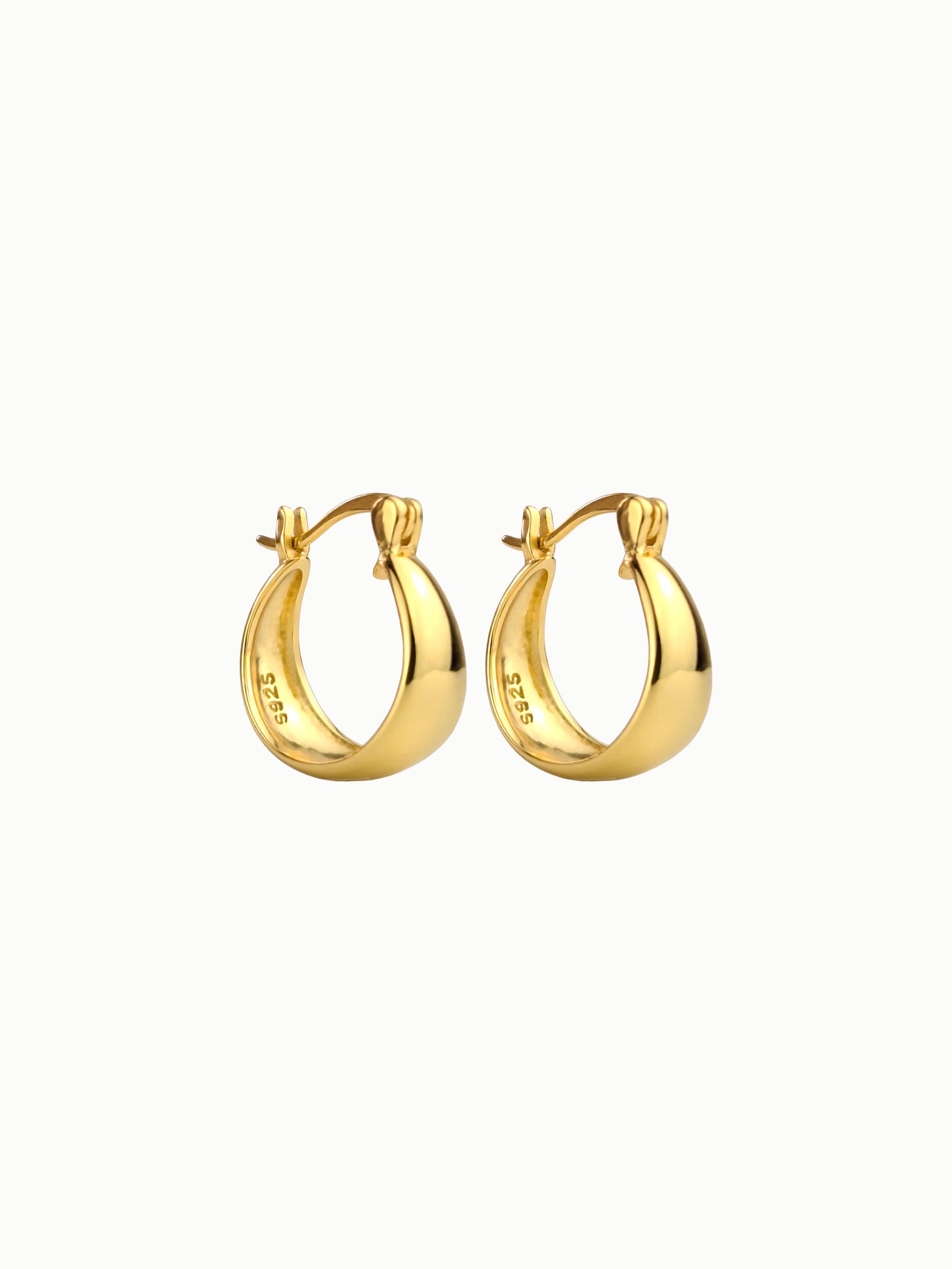 FAVES Britt Earrings – 18K gold plated sterling silver puffed oval hoop earrings, 15mm x 18mm, hypoallergenic, tarnish-resistant, minimalist gold hoops